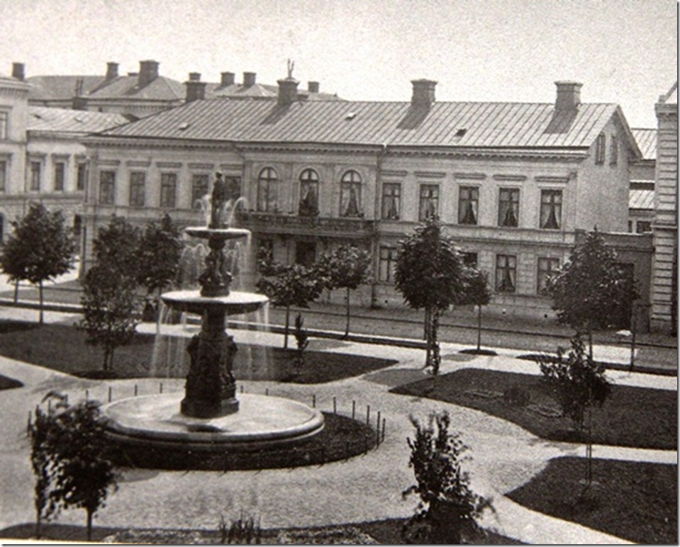 Drottninggat_Kungsgatan_Carl_Erik_Lagerblom_fore_Komsumvaruhuset_revs_1930