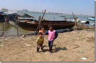 Phnom Penh varvet pa andra sidan Mekongfloden 10 jan