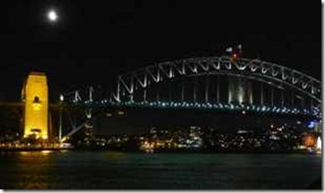 Sydney. Harbour Bridge 110210, half moon