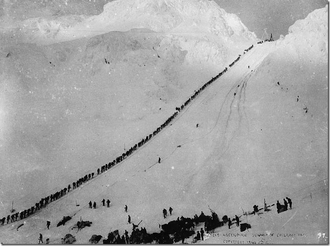Vagen till guldet i Klondike alla pa linje