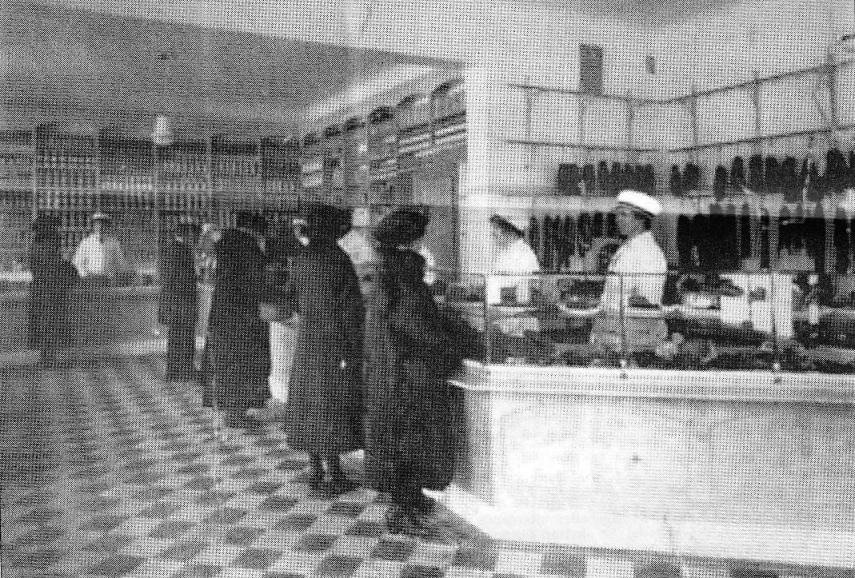 Edvard Lindbloms matvaruhandel Drottninggatan 18 på 1920-talet